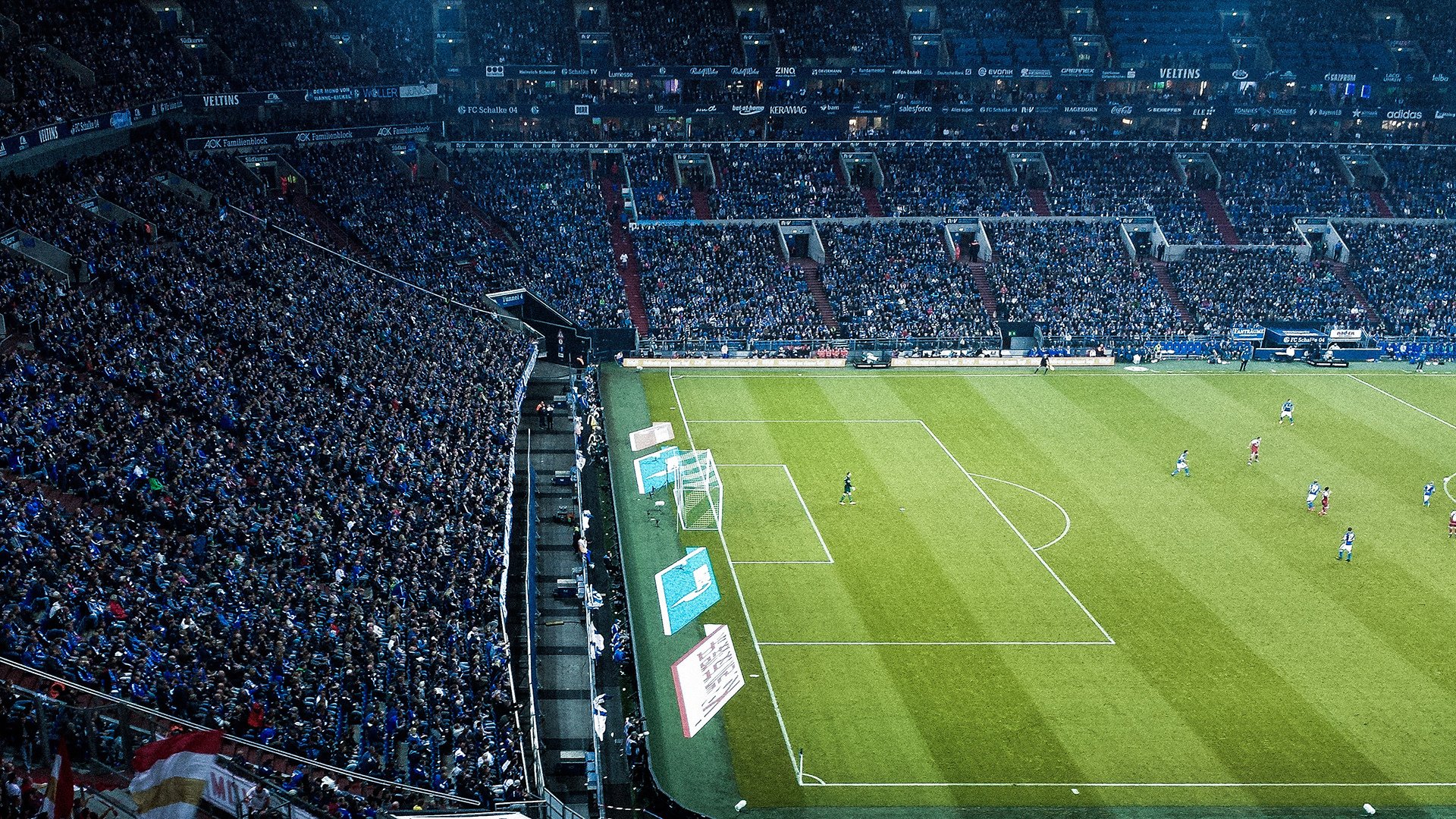 东亚杯国足迎战 球迷现场加油声不断，东亚杯国足大名单