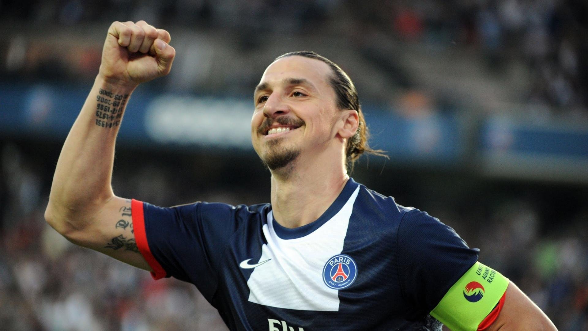 后卫变锋线球员成功转型揭秘,后卫改踢前锋的球星